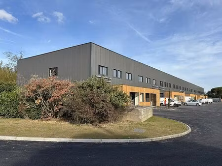 location local d'activités launaguet 1 602 m²