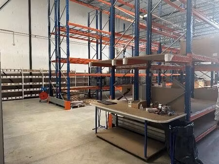 location local d'activités montevrain 580 m²