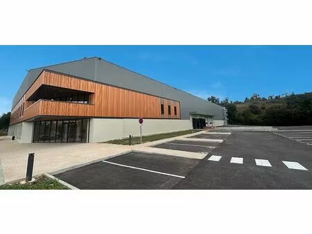 location local d'activités st laurent de mure 4 557 m²