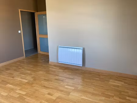 location local commercial 1 pièces 18m2 saint-vivien 17220 - 260 € - surface privée