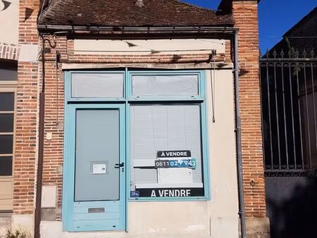 dépendance à destination local commercial et ou studio à terminer