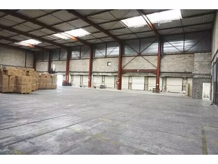 location local d'activités taverny 1 800 m²