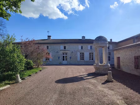 vente maison 16 pièces 552m2 blaye 33390 - 1350000 € - surface privée
