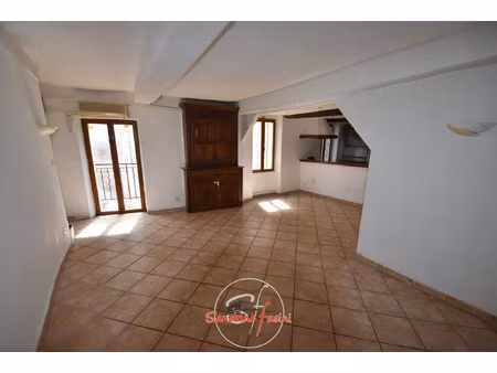 dans maison de village - appartement 4p en duplex