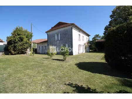 ancien corps de ferme à la chapelle montabourlet 6 pièces 190 m2 terrain 1ha