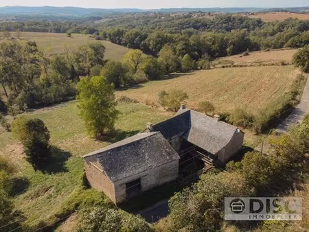 beau corps de ferme authentique avec grande grange sur 7000m².