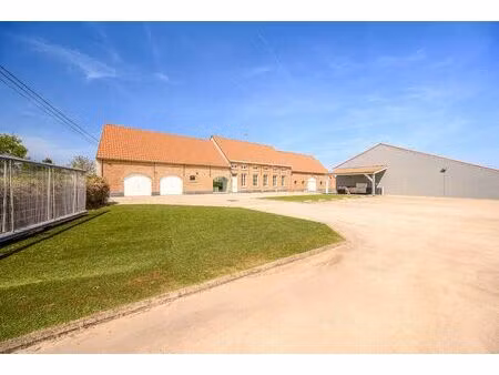 prachtige gerenoveerde hoeve met loods