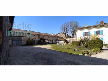 vente maison 5 pièces 150 m² à montjean (16240)  236 250 €