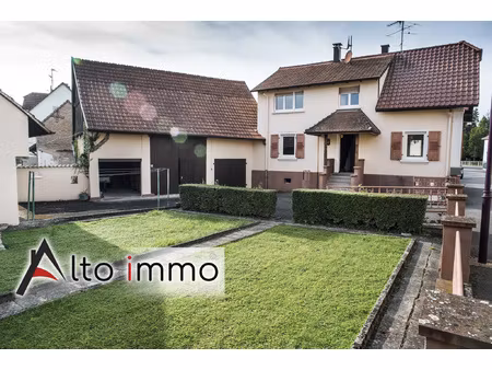 belle maison avec cour et jardin avec fort potentiel d'aména