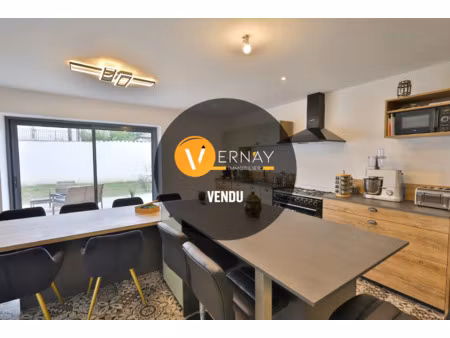 maison mitoyenne d'un côté 130 m2 habitable - dépendance 71