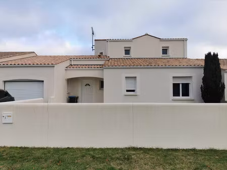 location maison 4 pièces 132m2 périgny 17180 - 1550 € - surface privée