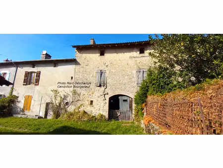 pour les amateurs d'histoire : maison datée 1694 et grange 