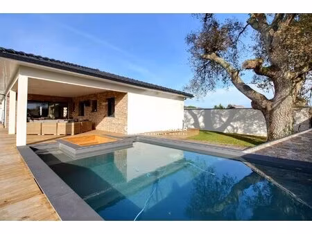 villa haut de gamme construite en 2023 - piscine- garage