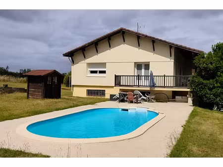villa 5 chambres avec garage et piscine dans une impasse