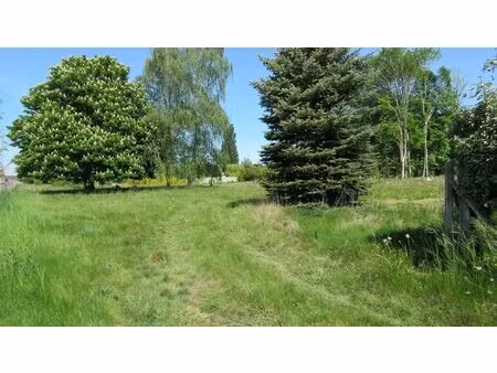 terrain plat viabilisé de 1 486 m²
