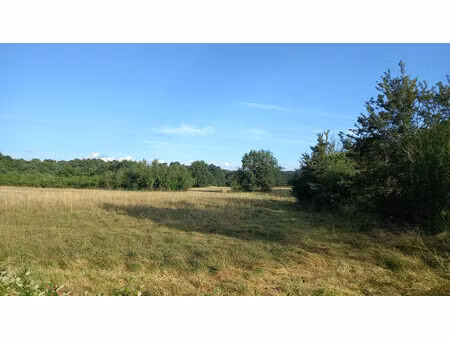 terrain secteur de la double de 1740 m2.