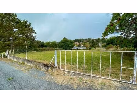 a vendre terrain constructible de 1901 m² - 23170 chambon-sur-voueize