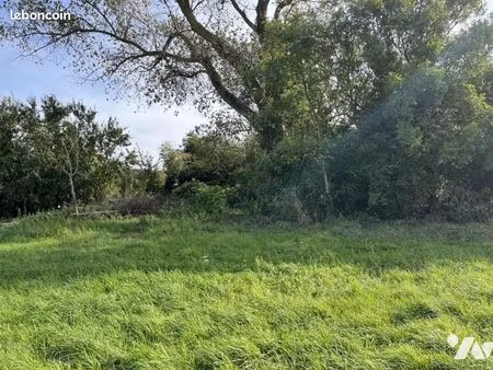 terrain 1050 m² guemps