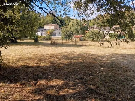 terrain constructible à vendre à lusignan