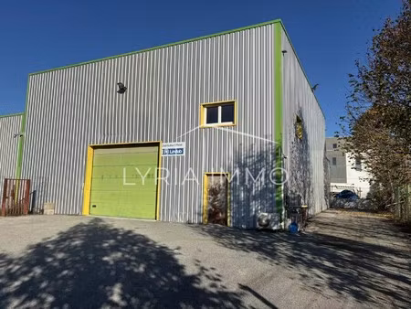 location local commercial