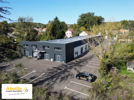 local commercial de 126 m2   83 m2 au sol  43 m2 en mezzanin