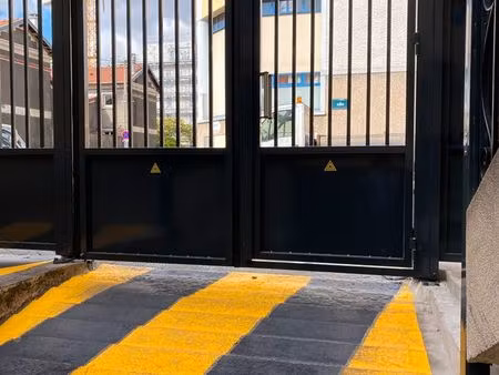 box fermé (parking)