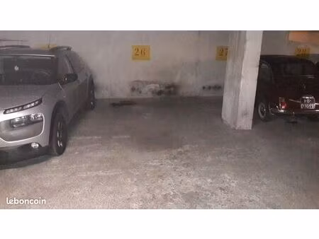 loue place de parking pour moto ou scooter