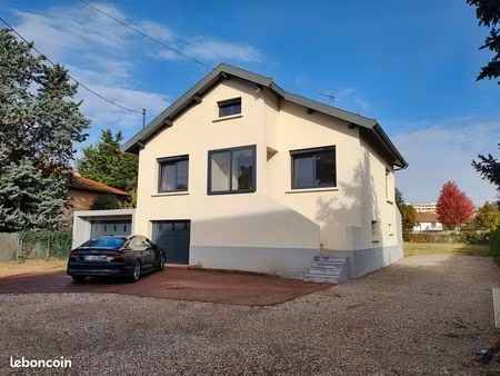 grande maison de 230 m² env. (sdp) avec travaux intérieurs à prévoir