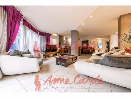 ideal pour un local professionnel 268 m2