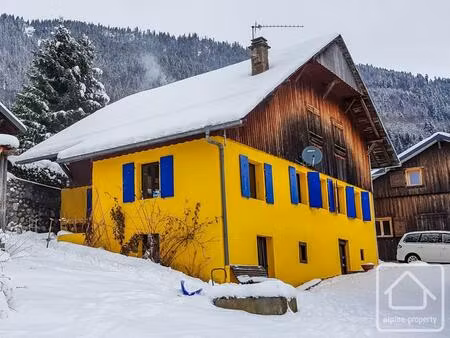 spacieuse propriété alpine  pleine de caractère et offrant un beau potentiel