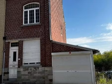 maison à rénover avec garage et jardin