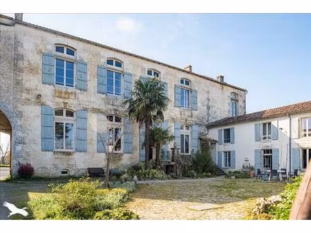 vente maison 31 pièces 1075 m² asnières-la-giraud (17400)