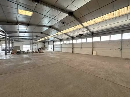 location commerce 2032 m² à saint-pierre-des-corps (37700)
