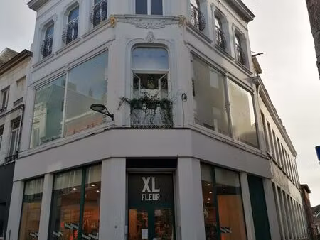 belle surface commerciale en plein centre de mons