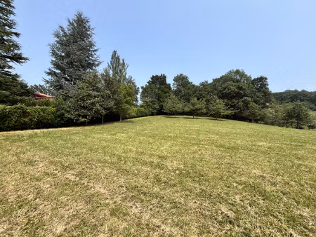 à vendre terrain avec vue dégagée!