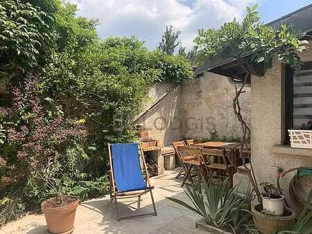 maison individuelle 2 chambres meublée avec terrasse  cheminée et cave