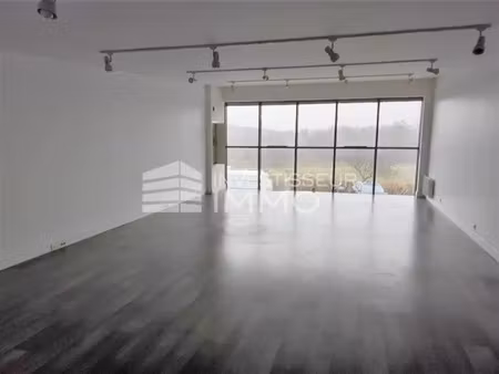 location bureau 66m² emerainville
