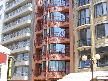 local commercial commercial situé près de la digue de la pa