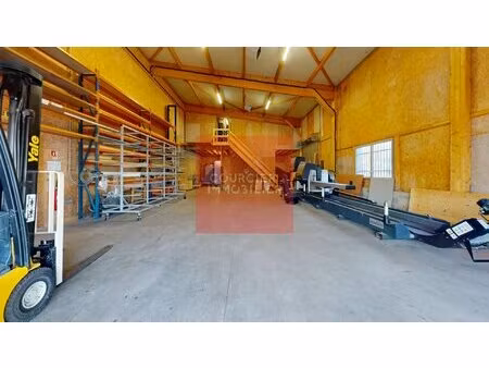 coignieres (78) - entrepot a louer 200 m²