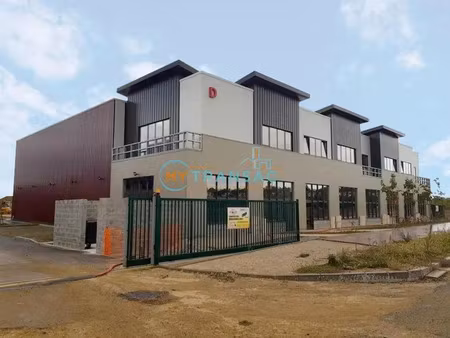 a vendre local d'activité de 457m² dont 103m² de bureaux d'accompagnement