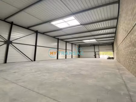 a vendre local d'activité de 647m² dont 319m² de bureaux d'accompagnement