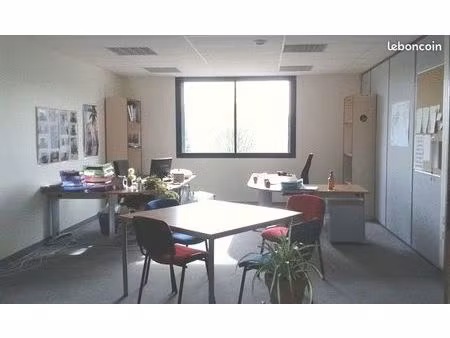 bureaux et ateliers équipés