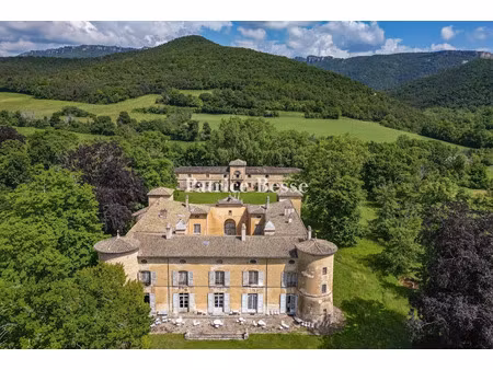 vente château 20 pièces 1680 m² à chateaudouble (26120)  2 200 000 €
