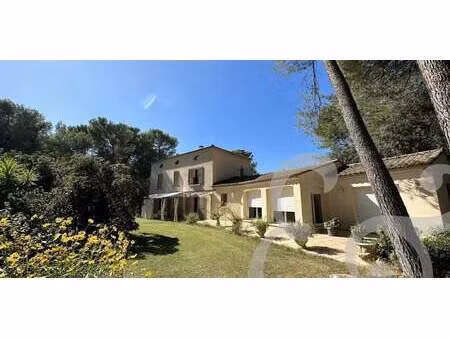 propriété avec piscine et jardin orgon (13)