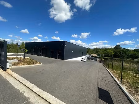 location local commercial