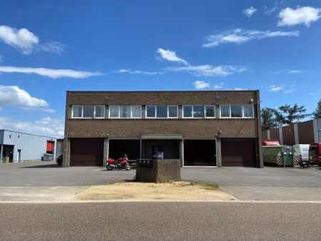 bâtiment industriel de 1.820 m² sur un terrain de 1.950 m...