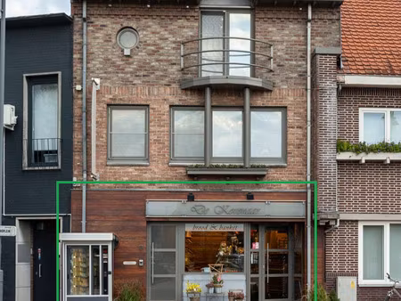 surface commerciale à louer à stationsplein 8 maaseik (rbk25925)