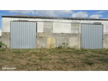 emplacement clos pour caravane  van ou autre stockage