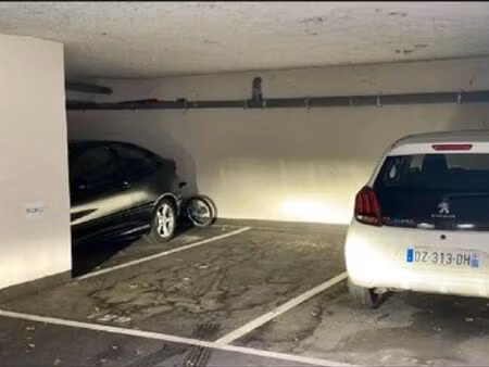 place de parking sécurisée