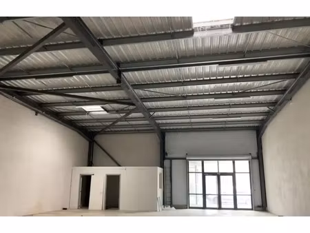 a louer local neuf de 423 m² a gerzat